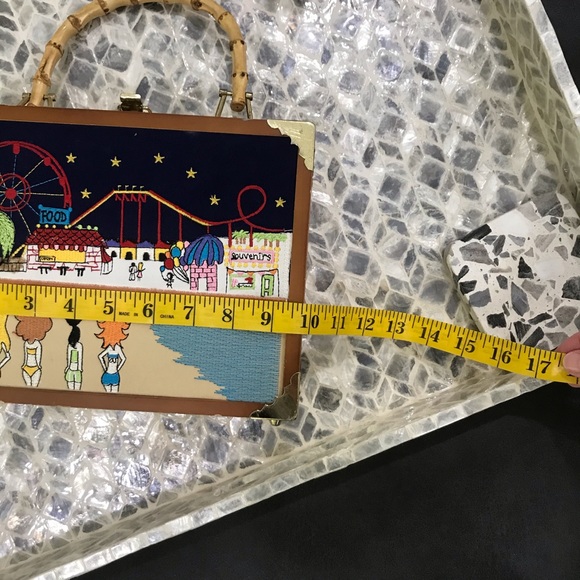 Wooden cigar box style purse. - Picture 7 of 8